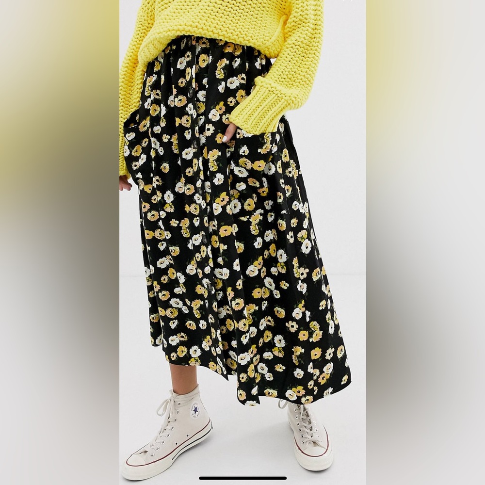 Midi Skirt. Black and yellow. Perfect for you!!